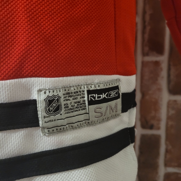Reebok Chicago Blackhawks YOUTH jersey. S/M - Picture 6 of 6